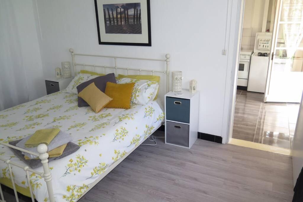 Les Petits Self Contained 2 Bedroom Apartment Molieres (Dordogne) ภายนอก รูปภาพ