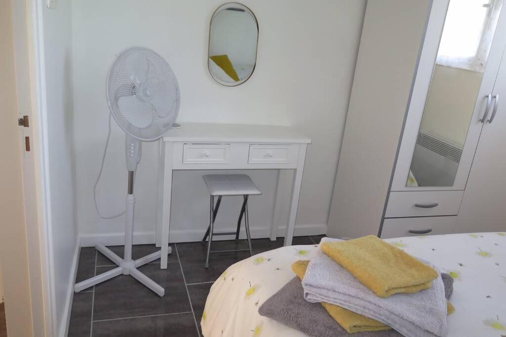 Les Petits Self Contained 2 Bedroom Apartment Molieres (Dordogne) ภายนอก รูปภาพ