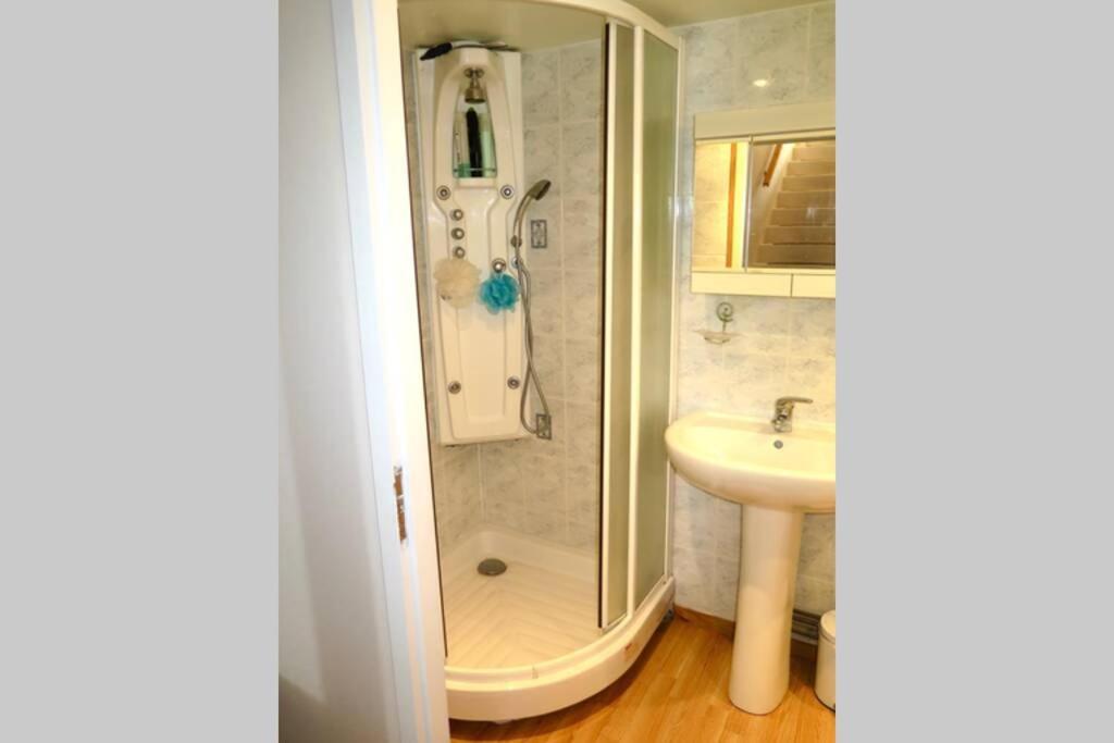 Les Petits Self Contained 2 Bedroom Apartment Molieres (Dordogne) ภายนอก รูปภาพ